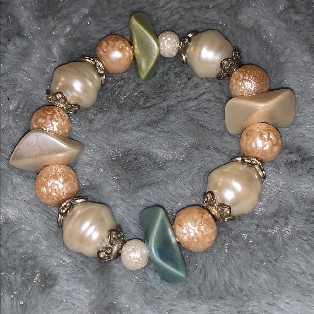 Stretchy Guess bracelet